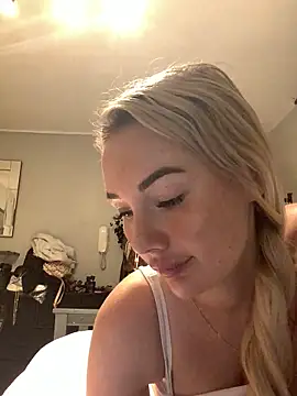 xxxsophxxx21 online show from December 4, 2025, 6:27 pm