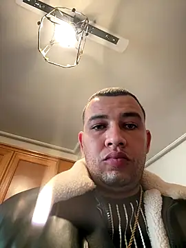 Snapshot of doble_19 chatting on December 4, 2025, 1:53 pm doble 19 online show from December 4, 2025, 1:53 pm