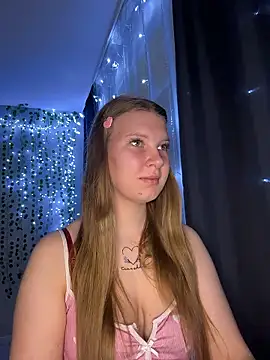 nelli lux  online show from January 19, 2026, 12:03 am