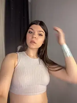 kira seduce online show from December 5, 2025, 2:25 pm