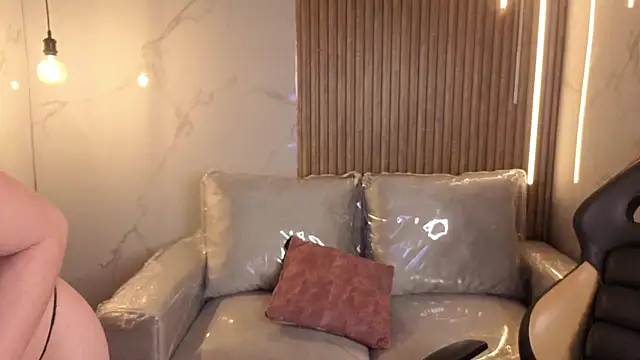 Sara valderrama  online show from January 9, 2026, 12:30 pm