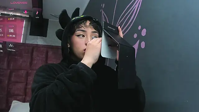 Kiara Fox   online show from February 19, 2026, 8:38 pm