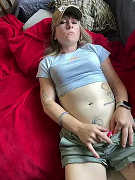 alluringpixie online show from April 15, 2026, 3:41 pm