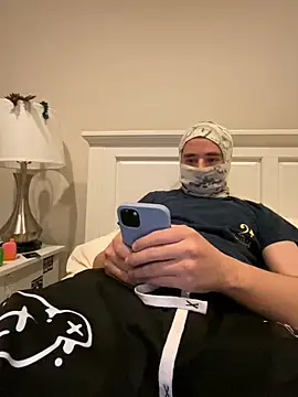 phantom898983 online show from April 17, 2026, 7:11 am