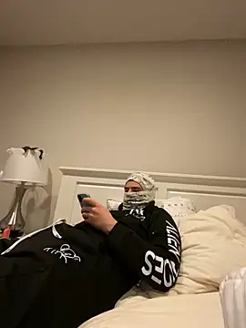 phantom898983 online show from April 19, 2026, 7:51 am