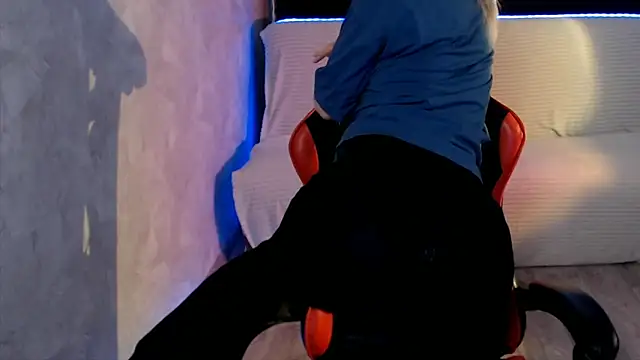 MiaBun1 online show from April 15, 2026, 3:57 am