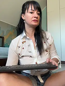 CherryCherry03 online show from March 10, 2026, 9:14 am