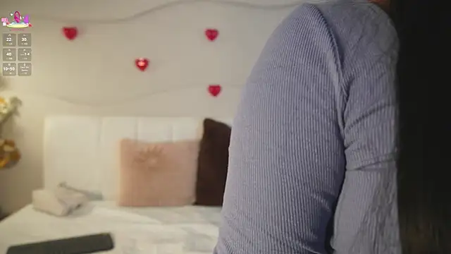 SaraJonesxx online show from February 13, 2026, 7:32 pm