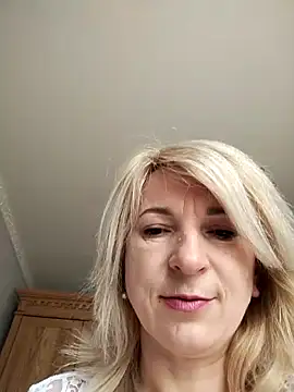AhlyssaLove1155 online show from May 31, 2026, 5:59 am