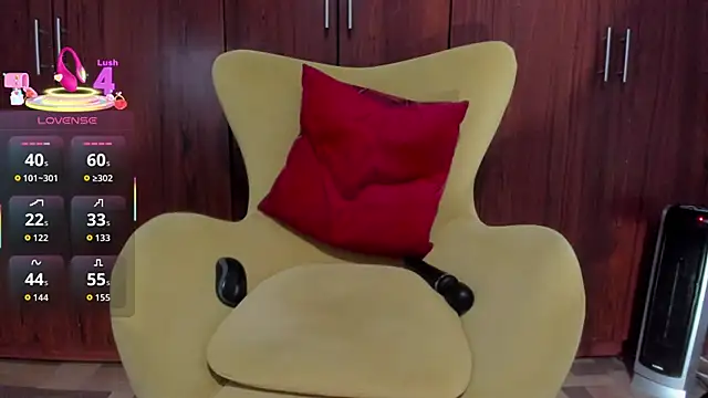 Snapshot of carly_grasso chatting on December 14, 2025, 11:37 am carly grasso online show from December 14, 2025, 11:37 am