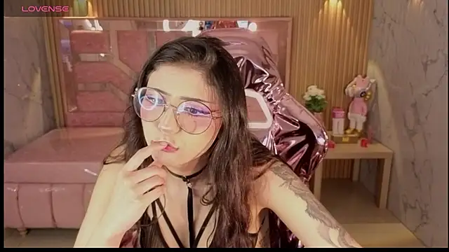 miss devil s online show from April 11, 2026, 3:22 am