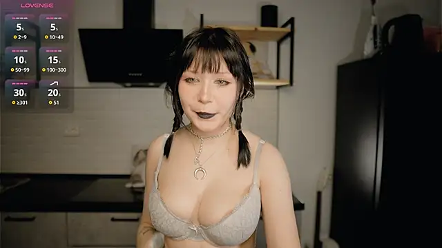 Snapshot of Nickari chatting on February 6, 2026, 1:14 pm Nickari online show from February 6, 2026, 1:14 pm