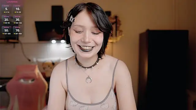 Snapshot of Nickari chatting on June 26, 2026, 5:45 am Nickari online show from June 26, 2026, 5:45 am