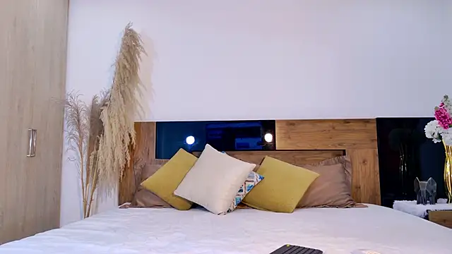 LucyHanks online show from February 24, 2026, 11:19 am