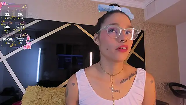 Snapshot of loraineblake chatting on December 15, 2025, 1:15 pm loraineblake online show from December 15, 2025, 1:15 pm