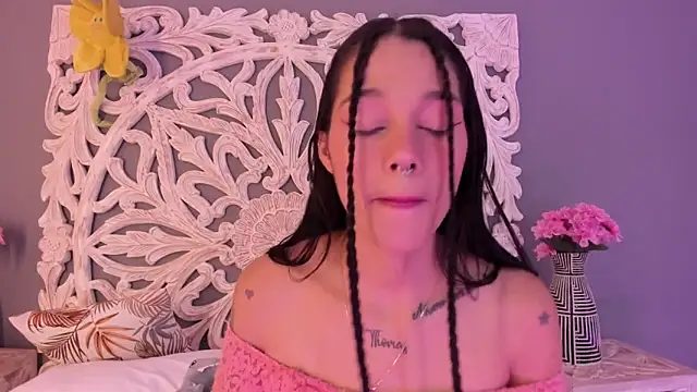 loraineblake online show from February 11, 2026, 1:05 pm