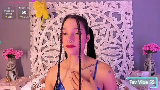 loraineblake online show from February 12, 2026, 1:06 pm