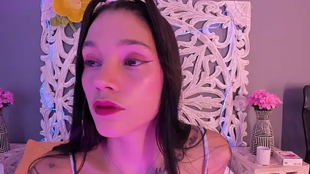 loraineblake online show from February 24, 2026, 1:42 pm