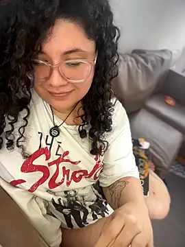 VanesssaMilf  online show from April 22, 2026, 2:18 pm