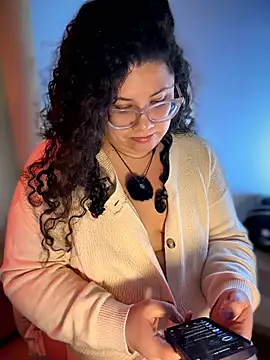 VanesssaMilf  online show from May 14, 2026, 8:43 am
