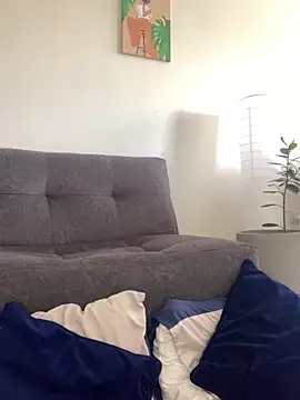 ladulcemary  online show from April 12, 2026, 8:03 pm