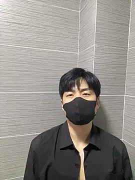 kimze7 online show from April 5, 2026, 2:47 pm