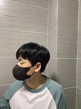 kimze7 online show from April 6, 2026, 3:02 pm