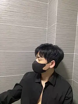 kimze7 online show from April 7, 2026, 3:23 pm