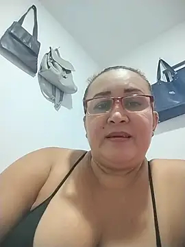 Nini Love  online show from March 13, 2026, 2:51 am