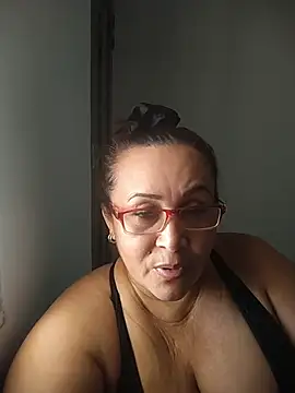 Nini Love  online show from March 22, 2026, 7:39 pm