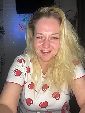 JenniferCarmen online show from April 15, 2026, 7:21 pm