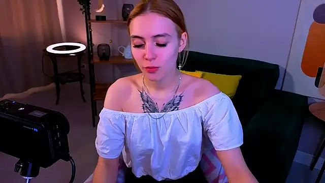 Bella xBaby online show from March 13, 2026, 1:40 pm