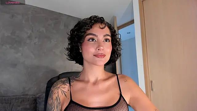 ValerieAustin online show from April 15, 2026, 1:51 pm