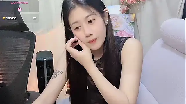 Yvonne-07 online show from March 20, 2026, 2:11 pm