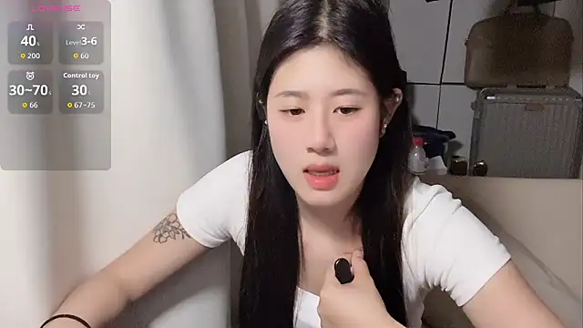 Yvonne-07 online show from June 2, 2026, 4:09 pm