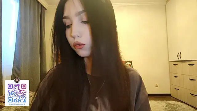 Snapshot of Qwami_Amie chatting on February 1, 2026, 10:14 am Qwami Amie online show from February 1, 2026, 10:14 am