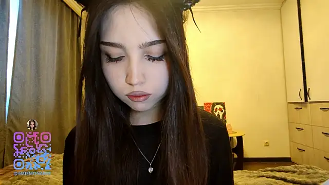 Snapshot of Qwami_Amie chatting on February 10, 2026, 9:02 am Qwami Amie online show from February 10, 2026, 9:02 am