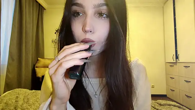 Snapshot of Qwami_Amie chatting on February 20, 2026, 12:16 pm Qwami Amie online show from February 20, 2026, 12:16 pm