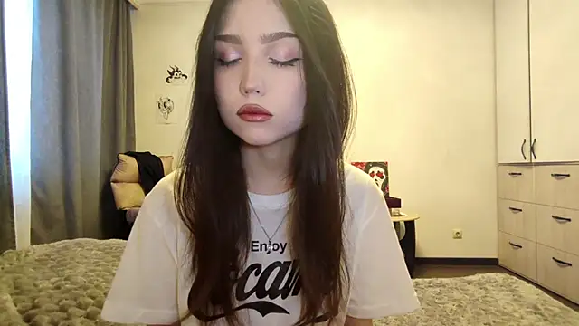 Snapshot of Qwami_Amie chatting on February 24, 2026, 9:29 am Qwami Amie online show from February 24, 2026, 9:29 am