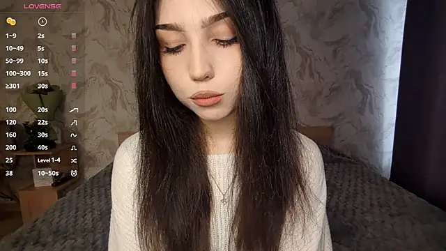 Snapshot of Qwami_Amie chatting on April 4, 2026, 9:29 am Qwami Amie online show from April 4, 2026, 9:29 am