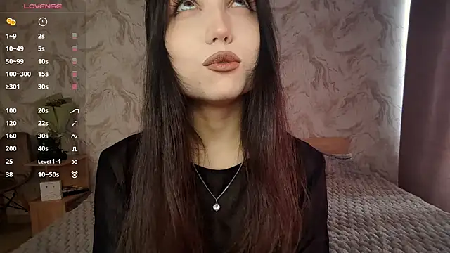 Snapshot of Qwami_Amie chatting on April 6, 2026, 9:43 am Qwami Amie online show from April 6, 2026, 9:43 am