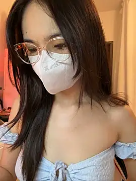 mimichannn99 online show from May 6, 2026, 9:42 pm