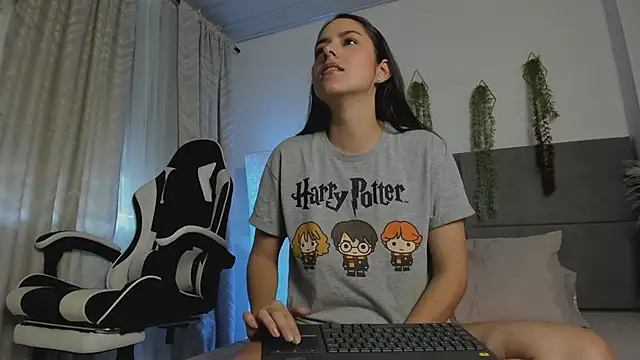 JulietaSnow online show from March 7, 2026, 4:48 pm