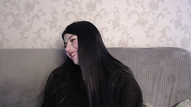 KisaModel online show from April 13, 2026, 7:47 am