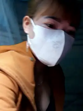 yana-zz online show from April 9, 2026, 6:35 pm