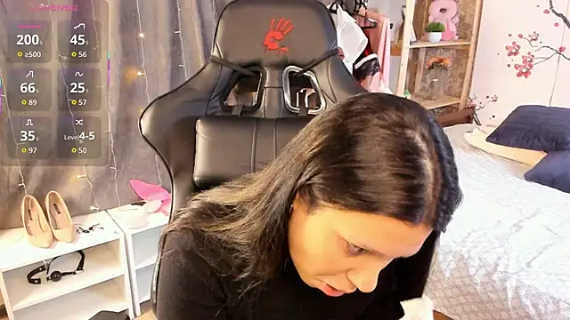 Nicole Pars online show from December 18, 2025, 7:25 am