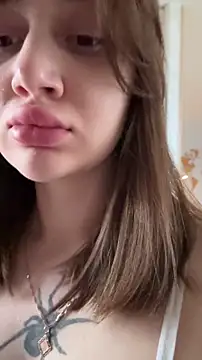 LucieBliss online show from April 7, 2026, 10:05 am