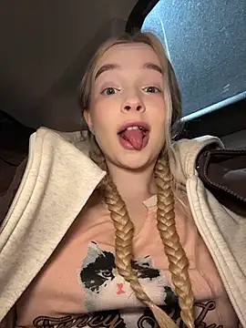 -teenytiny- online show from February 7, 2026, 4:33 pm