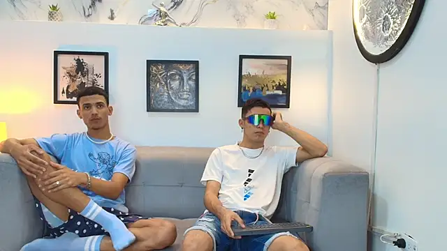 Snapshot of YOUNG_GUYS1 chatting on December 23, 2025, 1:25 am YOUNG GUYS1 online show from December 23, 2025, 1:25 am