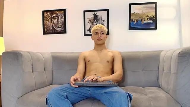 Snapshot of YOUNG_GUYS1 chatting on March 25, 2026, 7:58 am YOUNG GUYS1 online show from March 25, 2026, 7:58 am